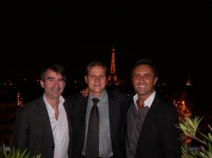 mega-hand-speakers-dinner